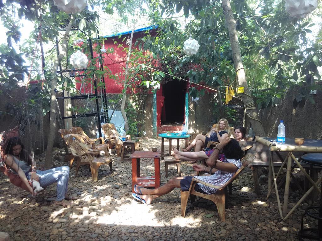 Bricks And Bamboo Hostel Anjuna Exterior foto