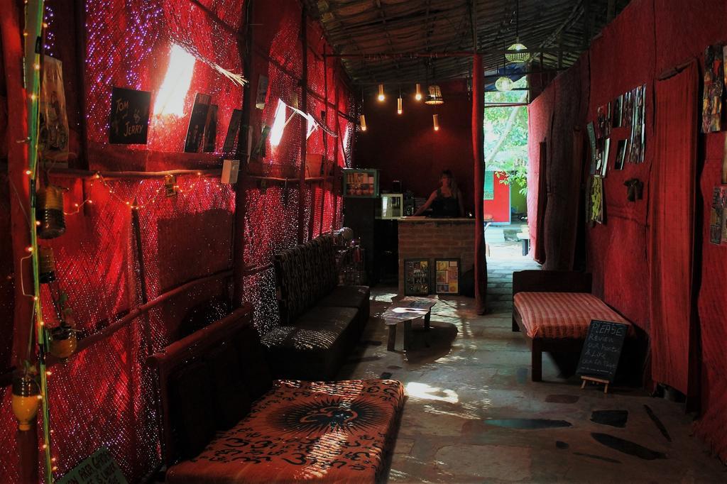 Bricks And Bamboo Hostel Anjuna Exterior foto