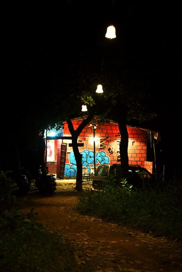 Bricks And Bamboo Hostel Anjuna Exterior foto